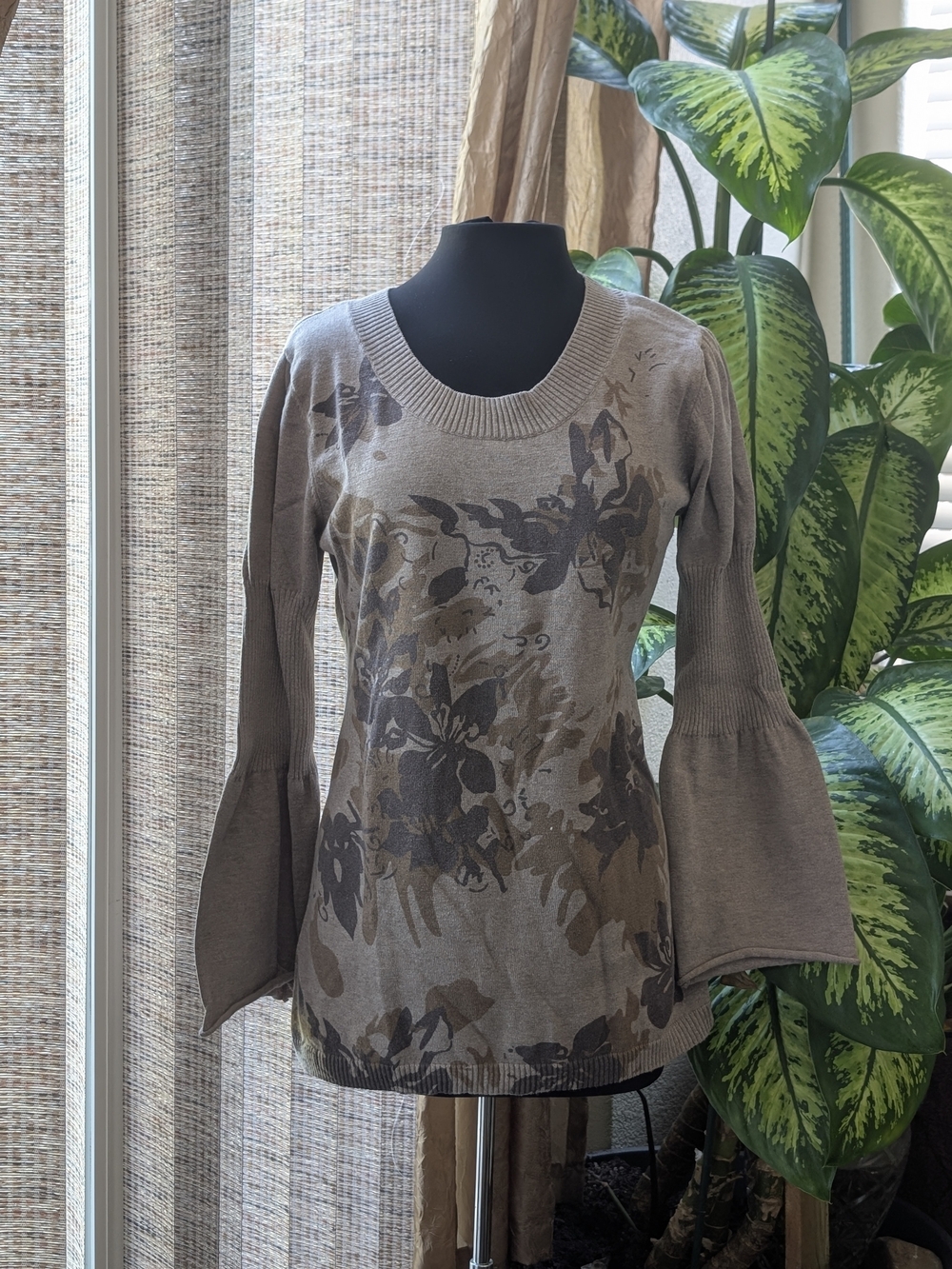 Cider Taupe Floral Bell-Sleeve Long Sleeve Top